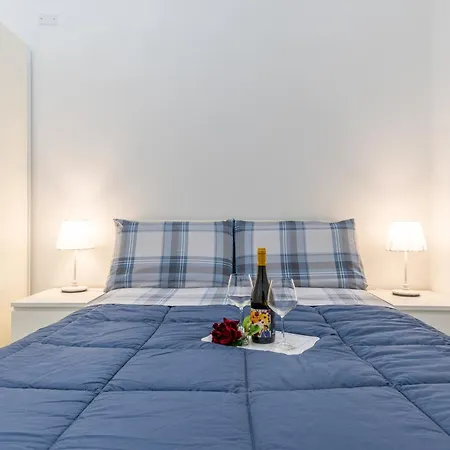 Achates Apartment *