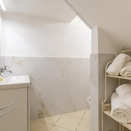 Achates Apartmán *